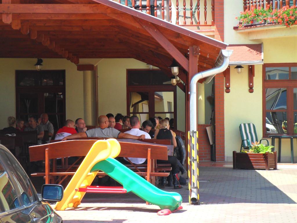 Hotel St.Florian Štúrovo Esterno foto