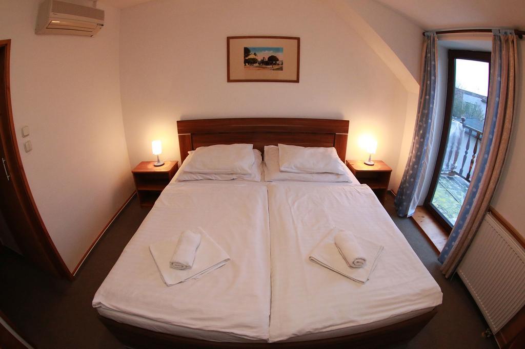 Hotel St.Florian Štúrovo Esterno foto