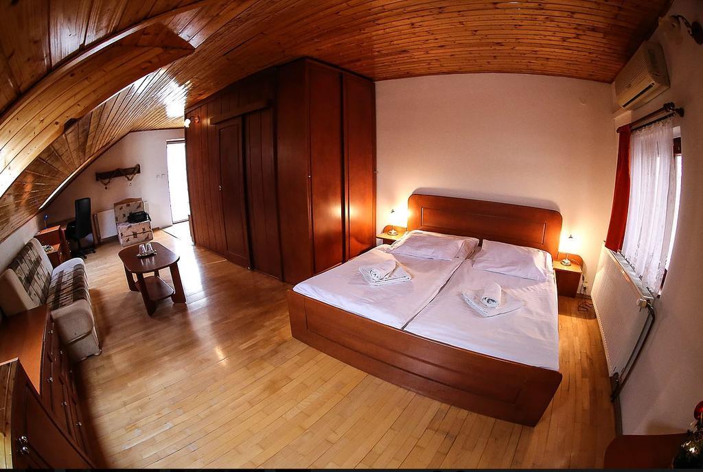 Hotel St.Florian Štúrovo Esterno foto