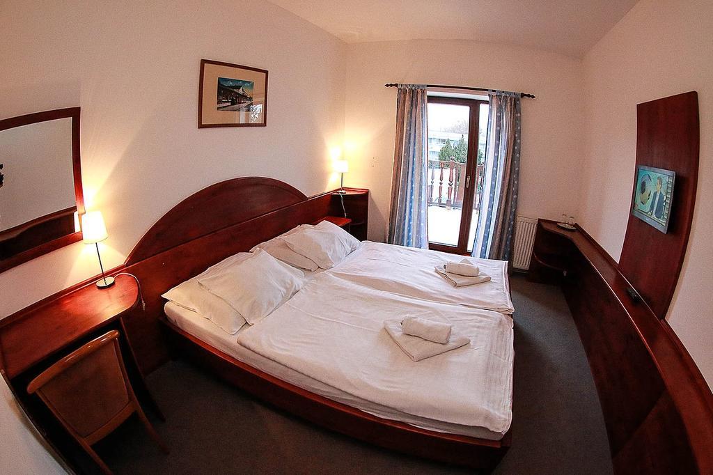 Hotel St.Florian Štúrovo Esterno foto